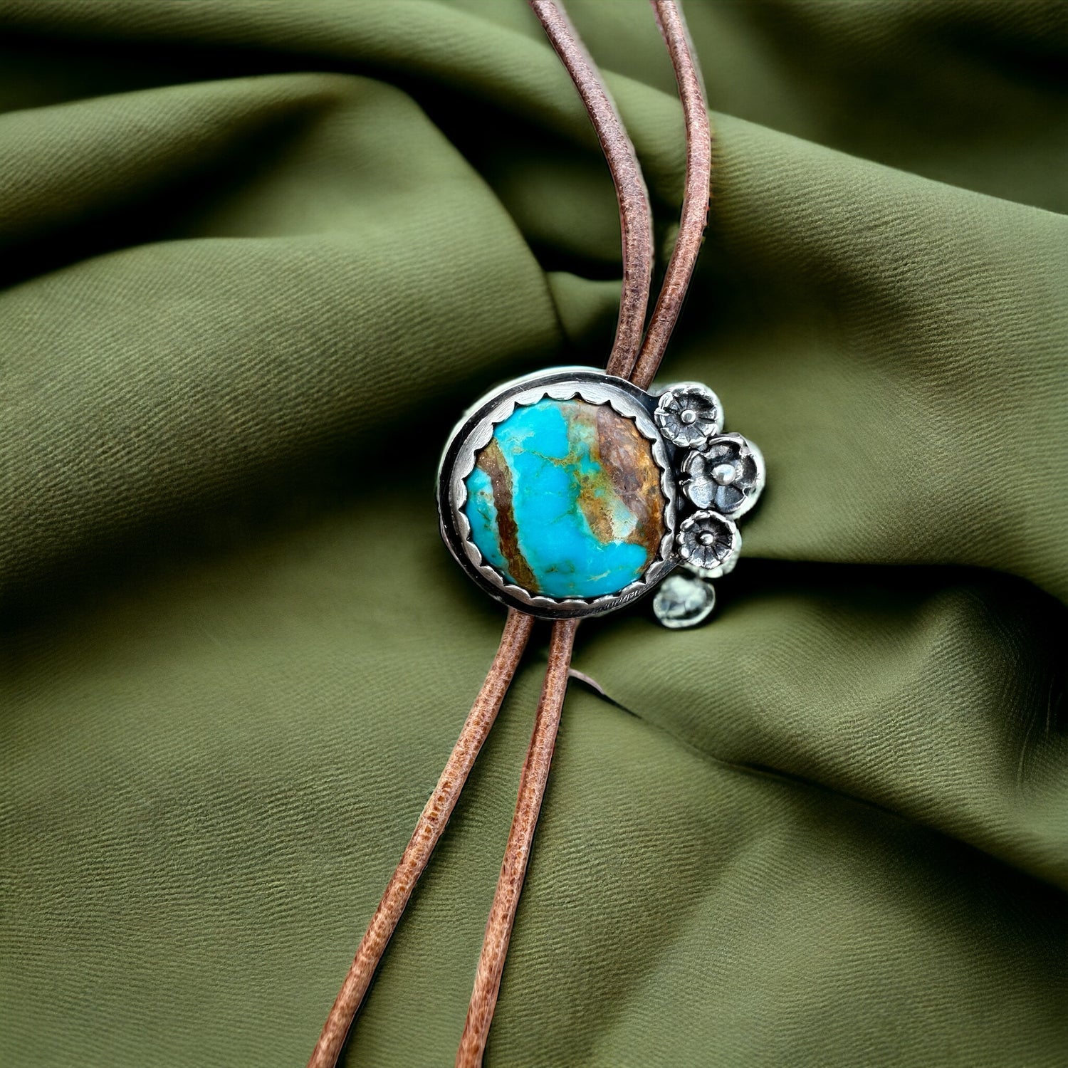 Pendants + Bolos